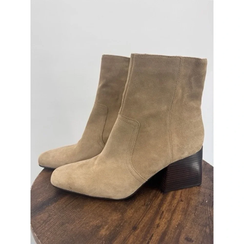 Blondo these dalia